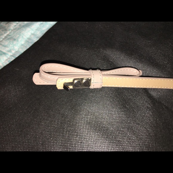 Thin pale pink plastic belt - Picture 4 of 5